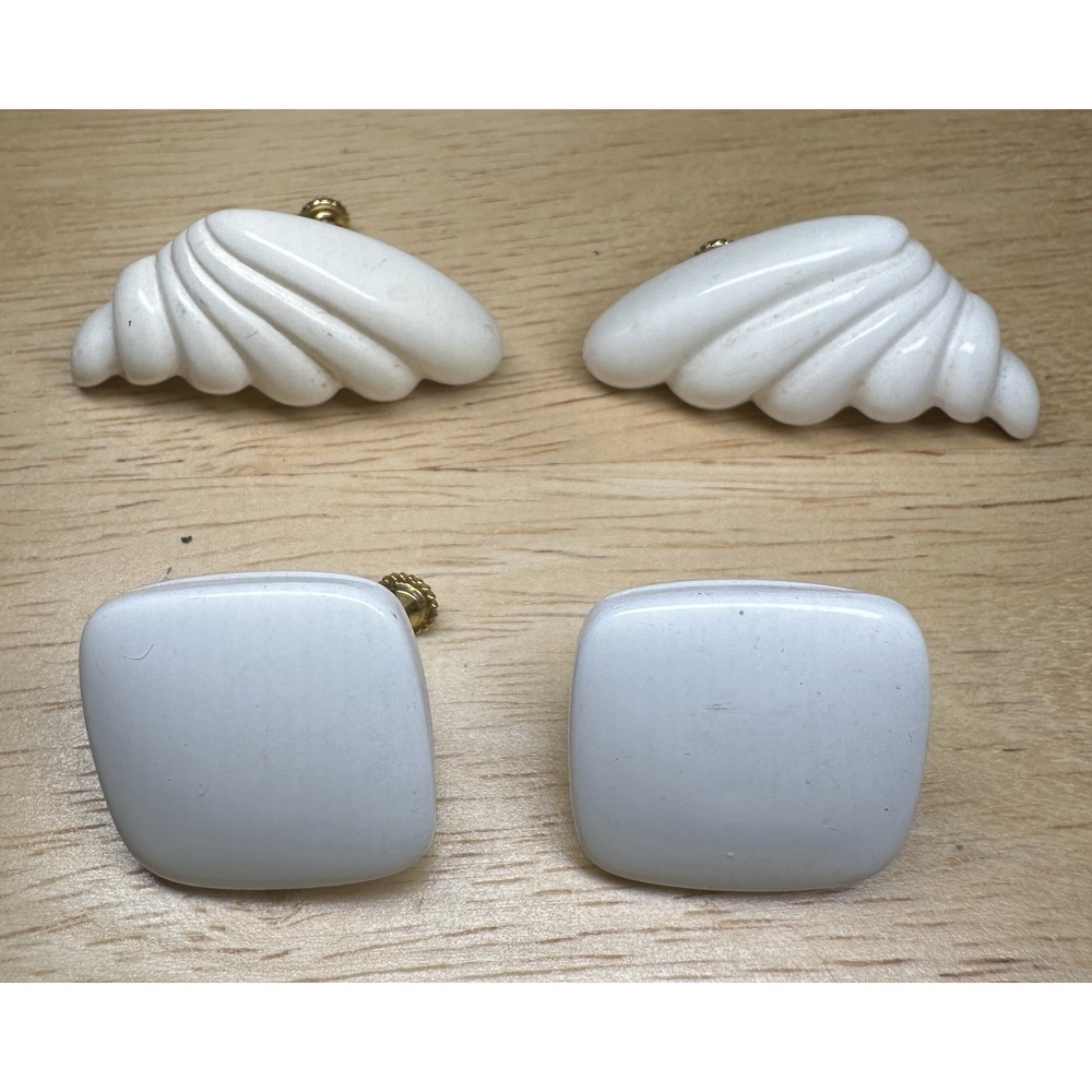 LOT of 2‎ VINTAGE NAPIER SCREWBACK EARRINGS WHITE LUCITE GOLD TONE - SIGNED
